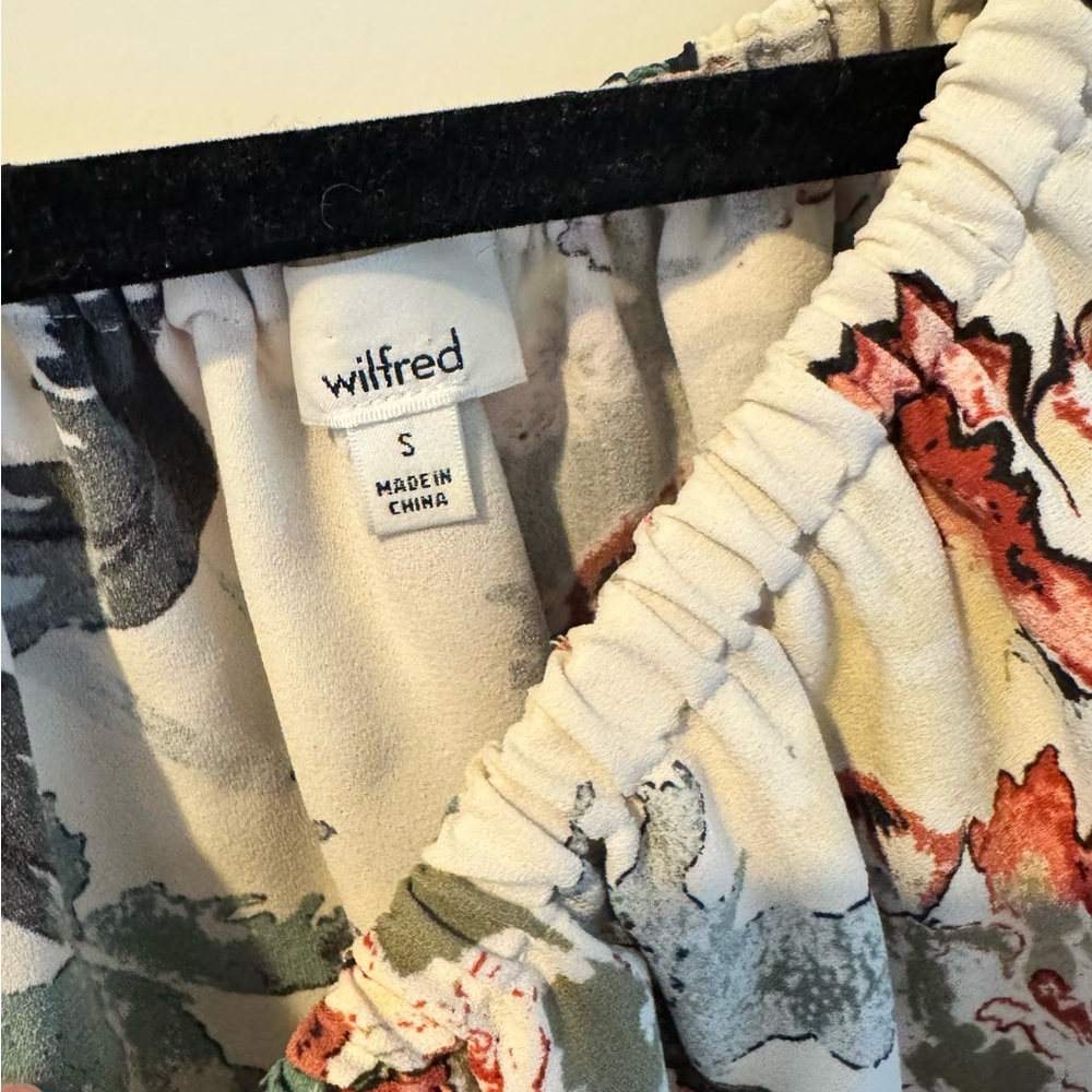 Wilfred Aritzia Promener Floral Off Shoulder Blouse with Silk Trim | S - Picture 4 of 7